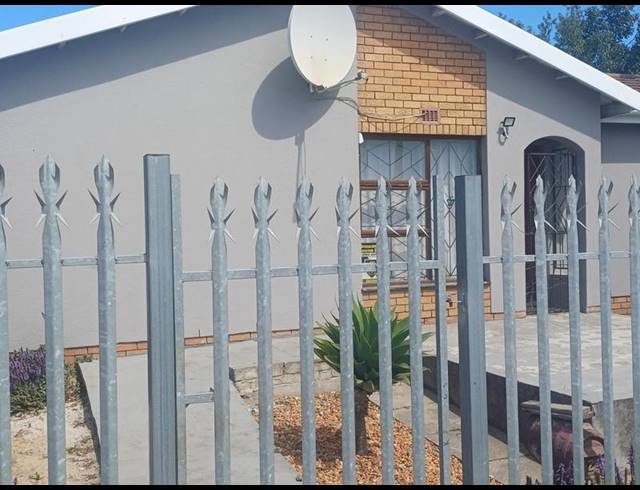 3 BEDROOM HOUSE FOR SALE IN PINEVIEW